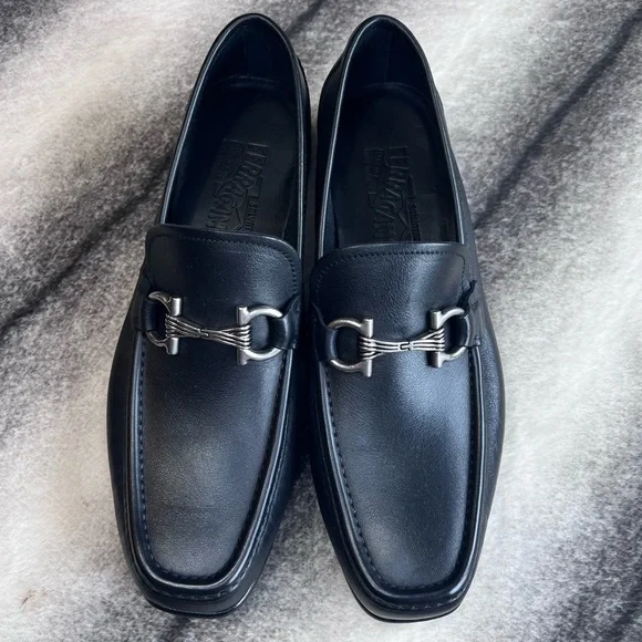 Salvatore Ferragamo | Shoes | Salvatore Ferragamo Swan Black  display picture 1